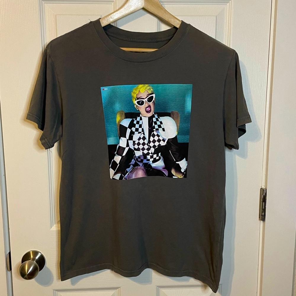Cardi B gray multicolored ‘Invasion of Privacy’ graphic band tee sz L